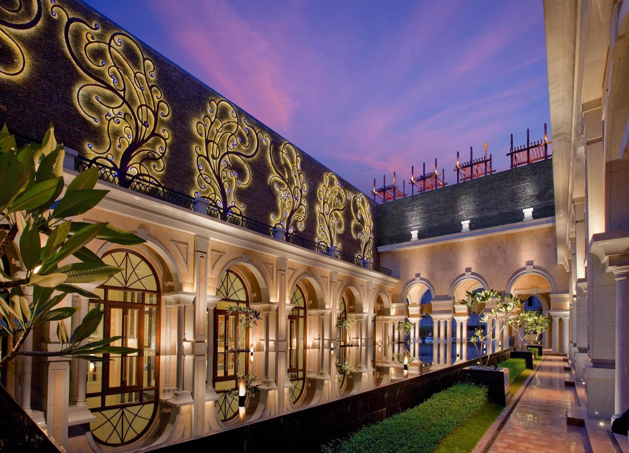 The Leela Palace 5*